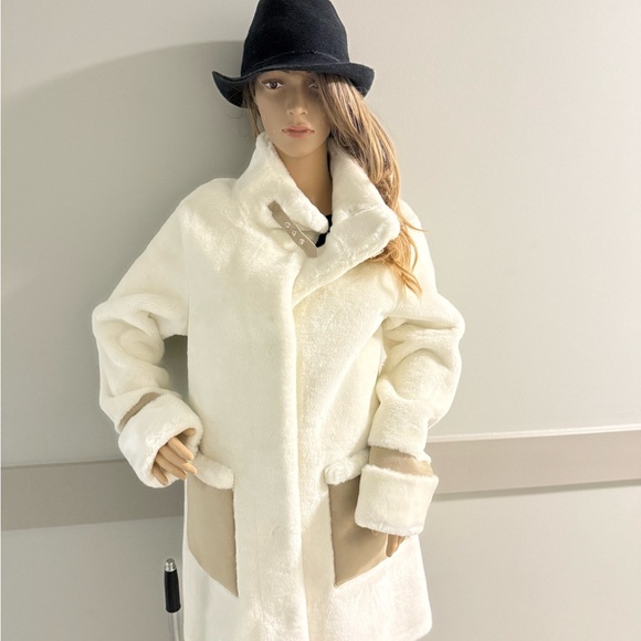 Manteau Blanc en Faussey Fourrure - Picture 2 of 3